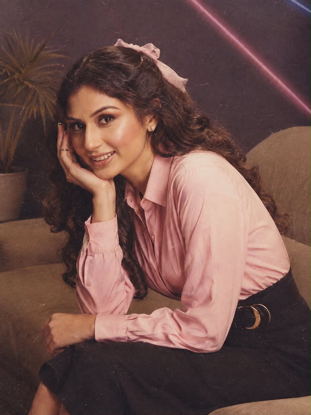 1980s Retro Woman in Pink Shirt & Black Skirt | AI Image Prompt