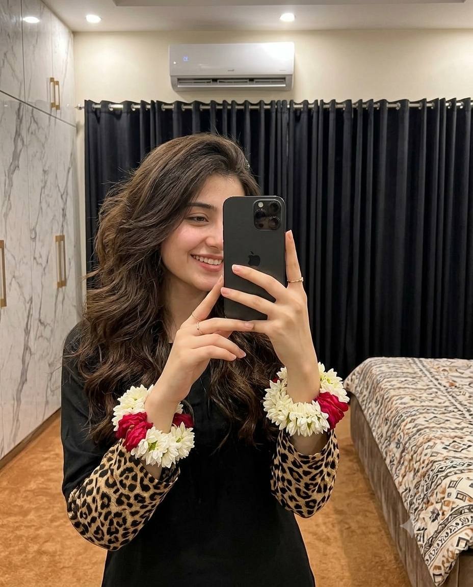 Luxury Mirror Selfie with Face Identity Lock | 8K AI Photo Prompt